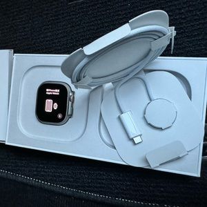 Apple Watch Ultra titanium